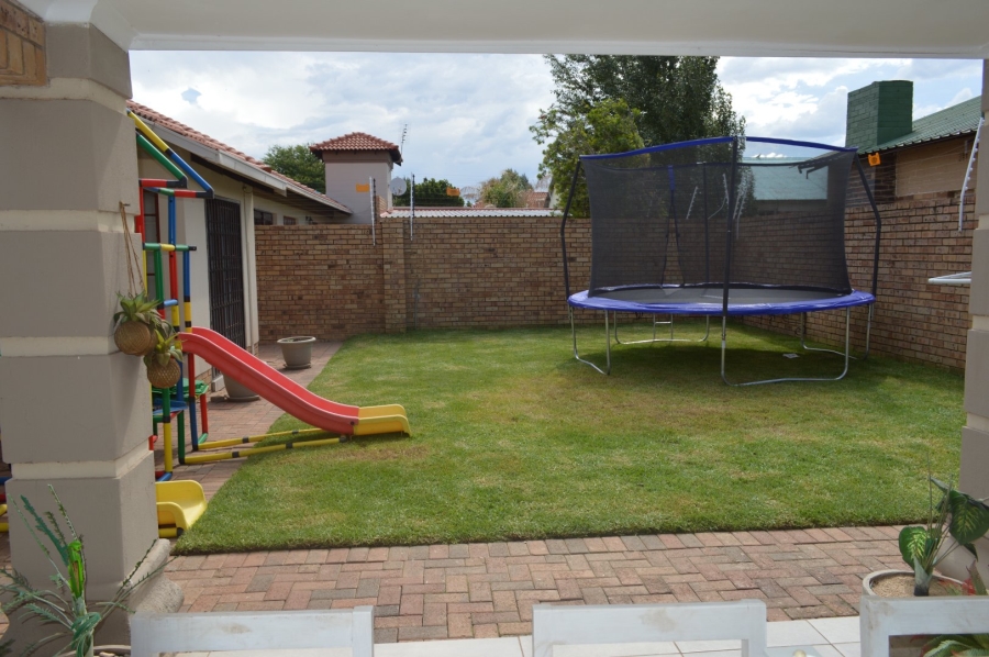 3 Bedroom Property for Sale in Flamwood North West